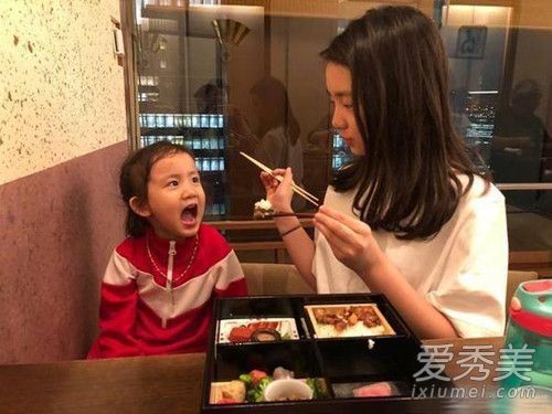 多多喂多妹吃饭是怎么回事 黄磊的小女儿名字是什么