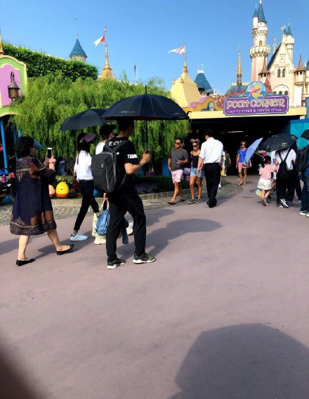 偶遇黄晓明baby一家是怎么回事 网友在哪偶遇黄晓明baby一家