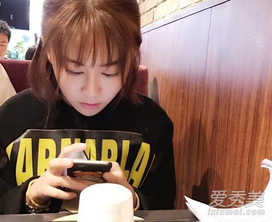 郑拓疆的妻子是戴安娜吗 郑拓疆妻子个人资料