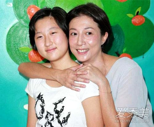 传小龙女失踪半年落魄现身加拿大：我要找爸爸