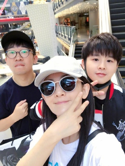 谢娜为杨迪庆生是怎么回事 杨迪多少岁了是谢娜的徒弟吗