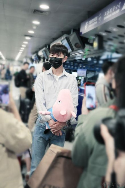 于朦胧小猪佩奇是怎么回事 于朦胧是哪一届快男