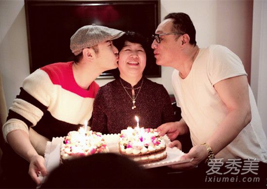 黄晓明为母亲庆生是怎么回事 黄晓明母亲个人资料