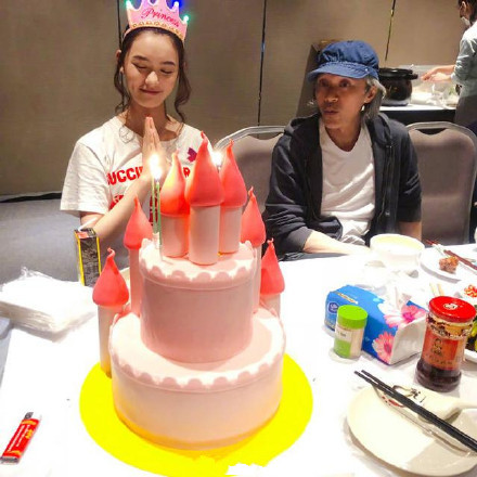 周星驰为林允庆生是怎么回事 周星驰和林允什么关系
