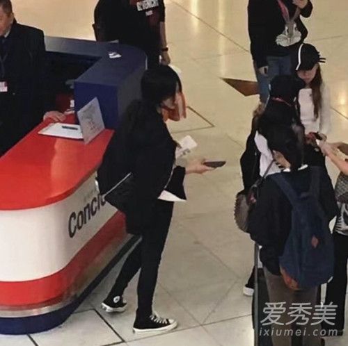王菲素颜现身机场是怎么回事 王菲素颜现身哪个机场