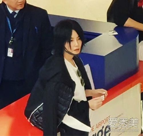 王菲素颜现身机场是怎么回事 王菲素颜现身哪个机场
