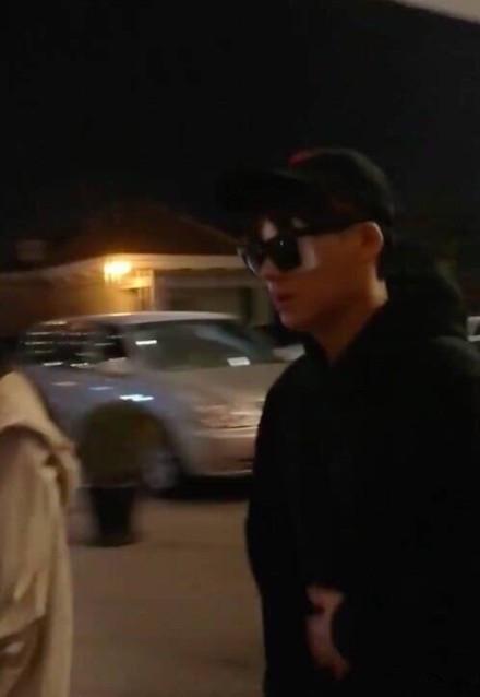 李易峰眼睛裹着纱布疑似受伤是怎么回事
