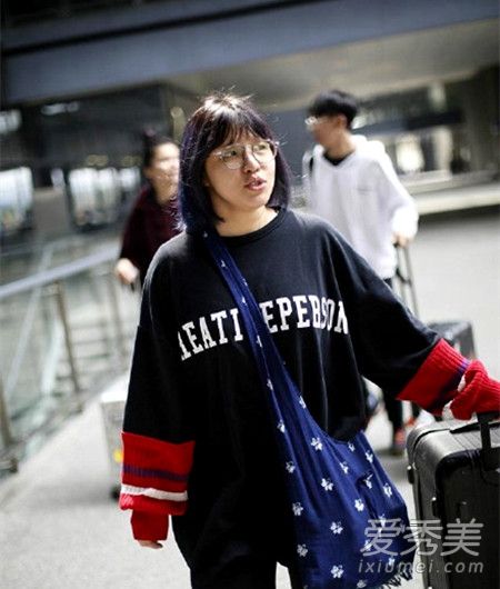 谢依霖宣布结婚后首现身 身形圆润被疑怀孕