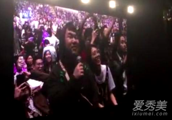 周杰伦被点歌倒带 调侃“应该去别人演唱会”