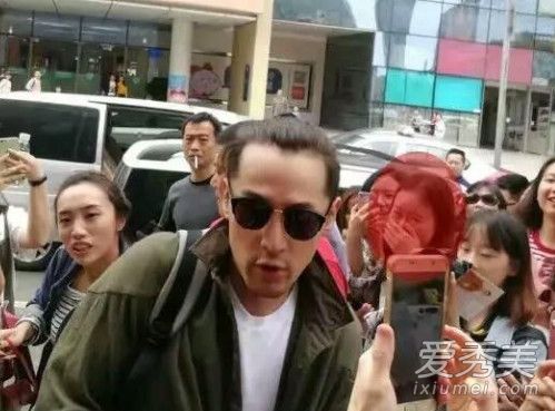 胡歌晒心形发际线是怎么回事 怎么形成的
