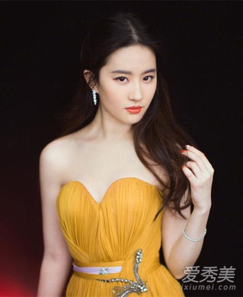 刘亦菲微博发文：再一次呵呵哒 获冯绍峰力挺