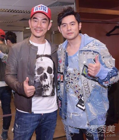 周杰伦盗图晒马甲线 网友:刘畊宏你好