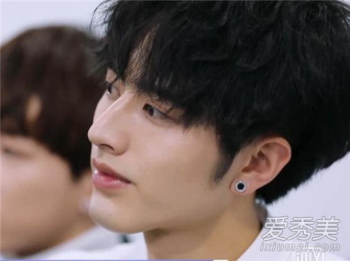 罗正侧脸上热搜 偶像练习生罗正个人资料介绍