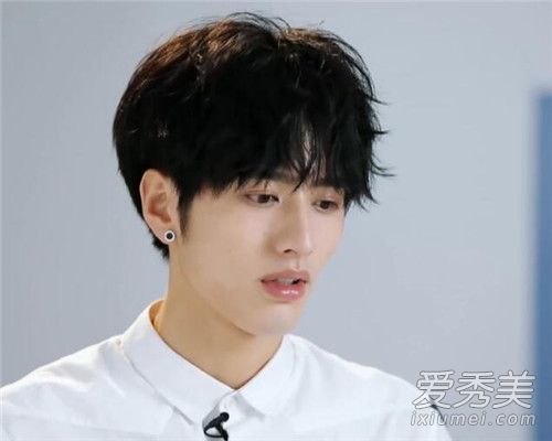 罗正侧脸上热搜 偶像练习生罗正个人资料介绍