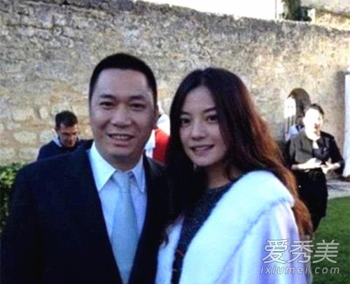 黄有龙为老婆赵薇庆生 朴实简洁低调秀恩爱