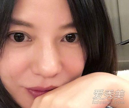 黄有龙为老婆赵薇庆生 朴实简洁低调秀恩爱