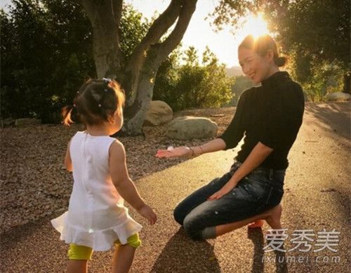 章子怡三八节发文：女人不要活在别人世界里