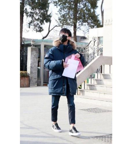 易烊千玺中戏复试 竞争激烈期待结果