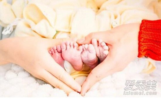张杰被戴月子帽是怎么回事 张杰女儿叫什么名字