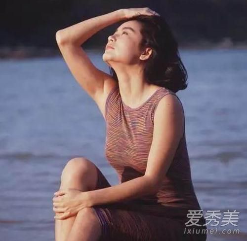 曝林青霞豪宅内部 自带绿地网球场上亿豪宅令人咋舌