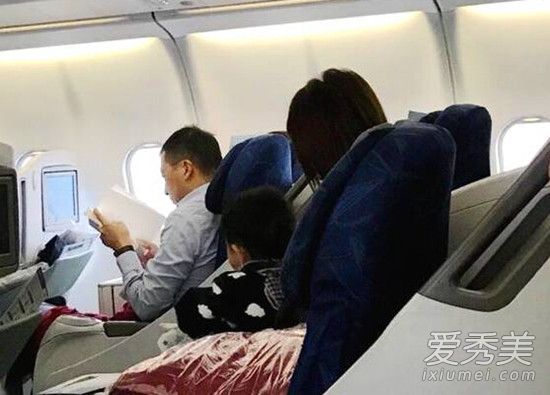 佟丽娅为儿子庆生 朵朵兰花指实力抢镜