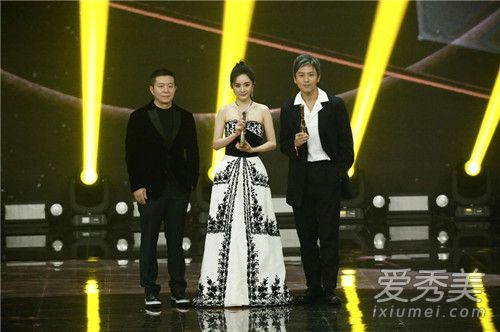 恭喜杨幂再次获得微博之夜微博Queen称号