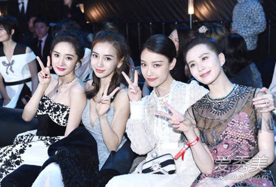 杨幂刘诗诗同座合影 杨幂刘诗诗谁更美？
