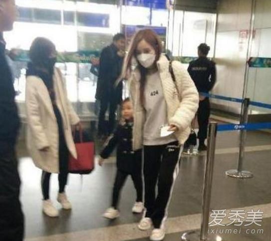 李小璐pgone出轨门风波不断 李小璐疑压力大得抑郁症