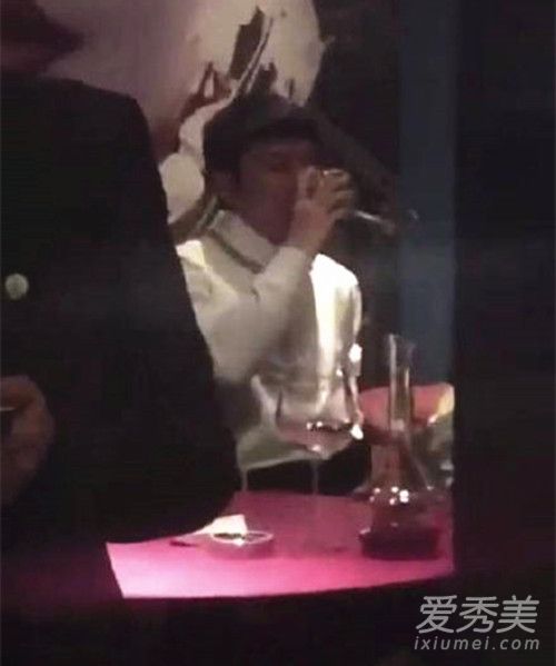 曝贾乃亮独自买醉 贾乃亮会原谅李小璐吗