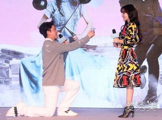 李小璐贾乃亮相差几岁 怎么认识的