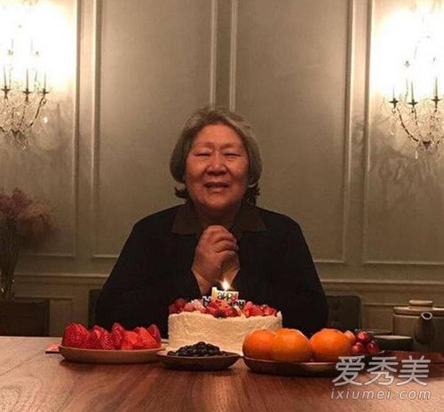 窦靖童为奶奶庆生照片曝光 窦靖童奶奶是什么人？