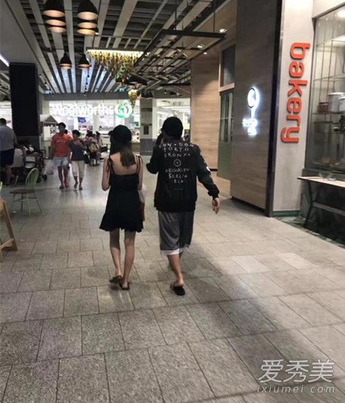 网友在哪里偶遇周杰伦和昆凌的？