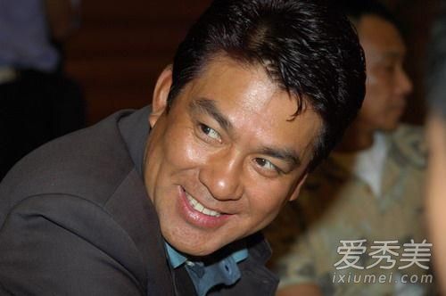朱时茂为什么歪脖子 文工团训练时受伤导致的
