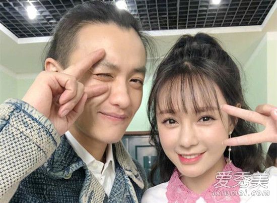 沈梦辰周一围合影是什么样子？
