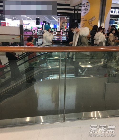 张艺兴小摊被偶遇是真的吗 张艺兴在小摊买什么？