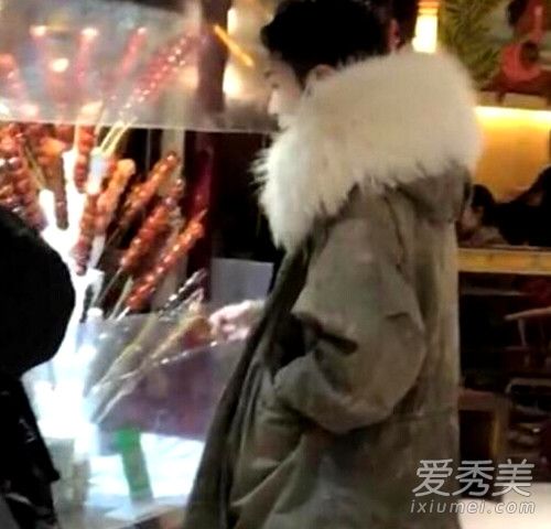张艺兴小摊被偶遇是真的吗 张艺兴在小摊买什么？