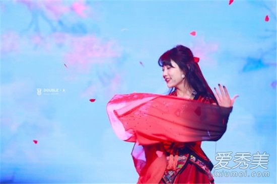 李艺彤为什么叫发卡 李艺彤被黑原因