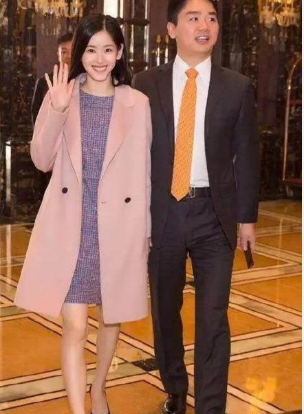 奶茶妹妹刘强东写真曝光 刘强东你真的不知妻美？