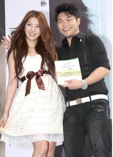 李玖哲宣布与日籍艺人相马西结婚 承认女友升级李太太