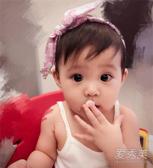 贾静雯家的咘咘和bo妞是吃可爱长大的吗?