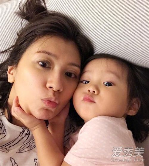 贾静雯家的咘咘和bo妞是吃可爱长大的吗?