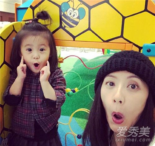 贾静雯家的咘咘和bo妞是吃可爱长大的吗?