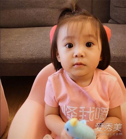 贾静雯家的咘咘和bo妞是吃可爱长大的吗?