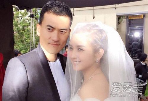 何洁赫子铭离婚案正式开庭 何洁素颜现身面容憔悴