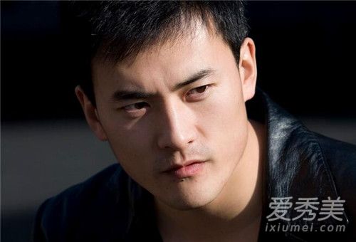 何洁赫子铭离婚案正式开庭 何洁素颜现身面容憔悴
