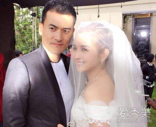 何洁离婚案开庭 素颜憔悴只希望男方净身出户