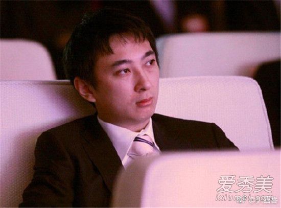 王思聪怼华大基因CEO：恕我直言 礼节性点头你也是傻逼