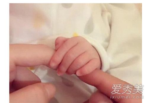 郭富城女儿正脸照首曝光 如同迷你版城城