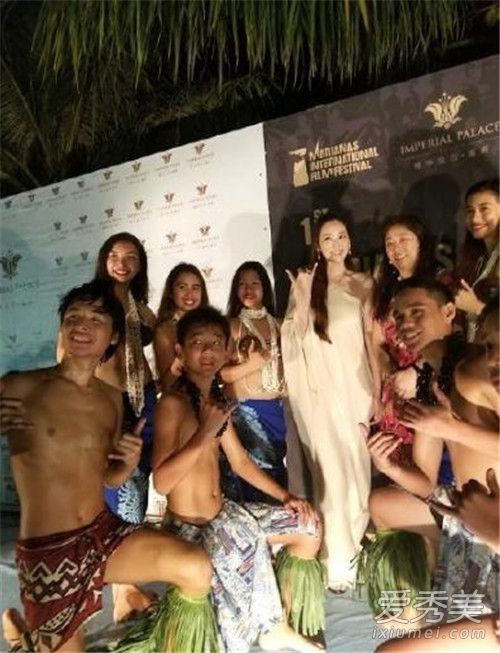 吴佩慈和准婆婆同台以家属身份自居