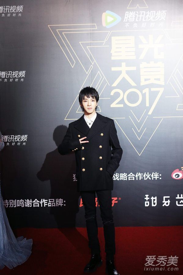 2017星光大赏杨幂唐嫣赵丽颖同台pk